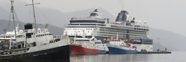 mein Schiff - das kleine blau/weiße da rechts